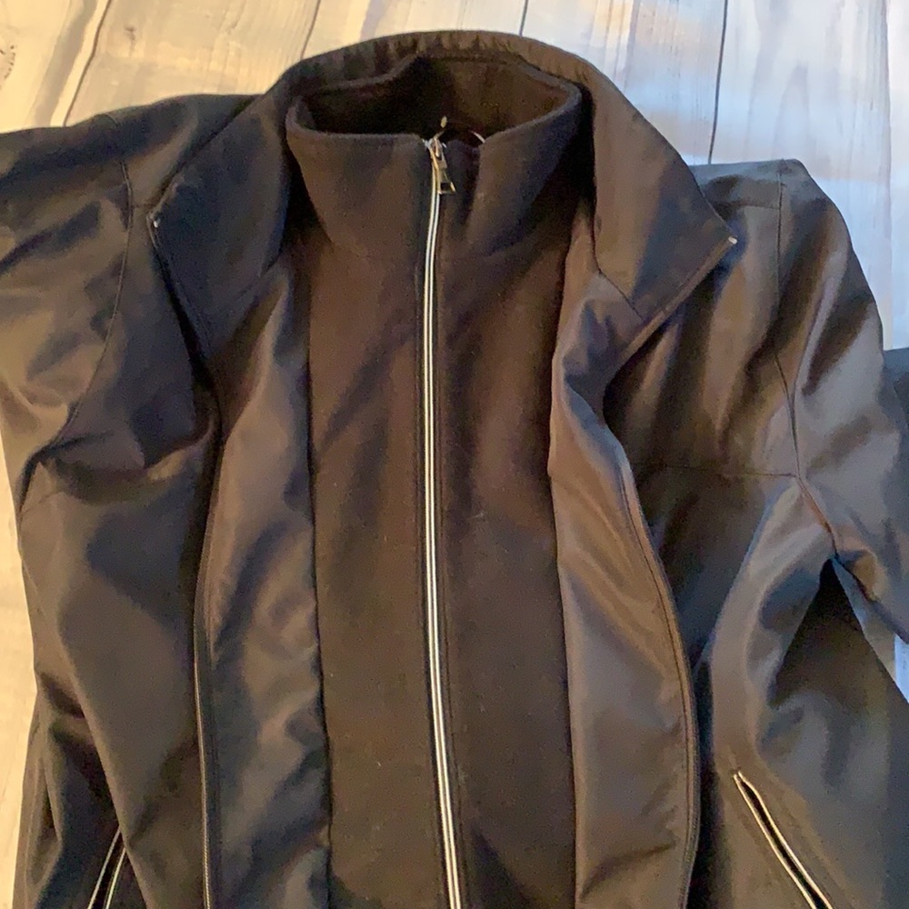 Weatherproof jacket - Picture 10 of 11